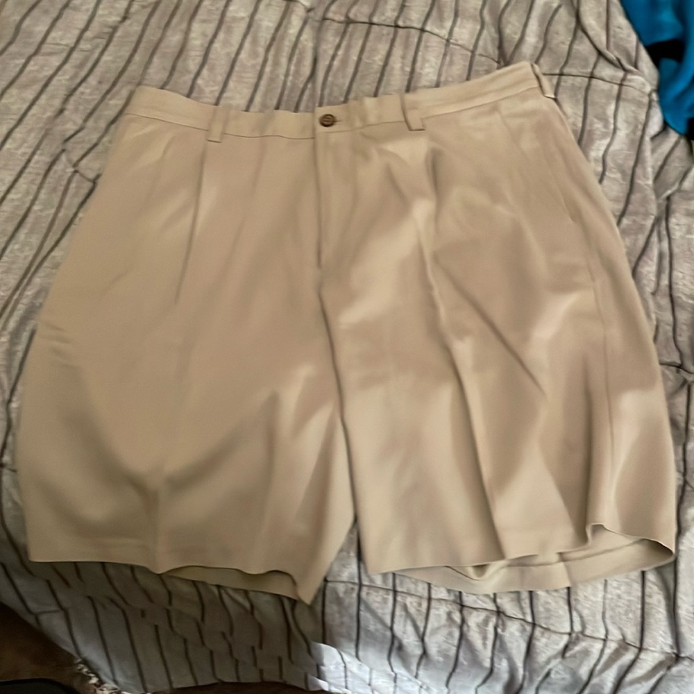Tommy Bahama cream colored shorts size 36